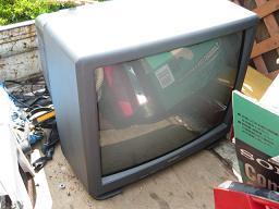 テレビ　２１型